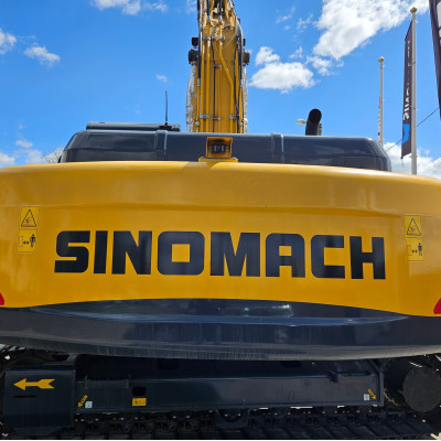 SINOMACH ZG 3210-9D — гусеничный экскаватор. Не только для копания.