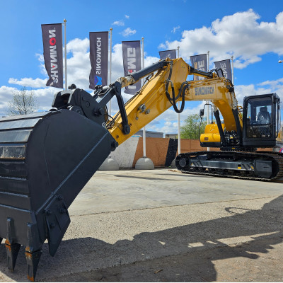 SINOMACH ZG 3210-9D — гусеничный экскаватор. Не только для копания.