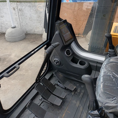 SINOMACH ZG 3210-9D — гусеничный экскаватор. Не только для копания.